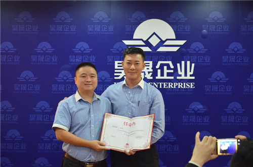 1第一營銷中心總經理朱國亮先生為柯寓國頒發任命書.jpg