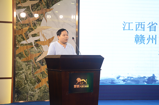 贛州市室內(nèi)設(shè)計協(xié)會會長華有忠致辭.jpg